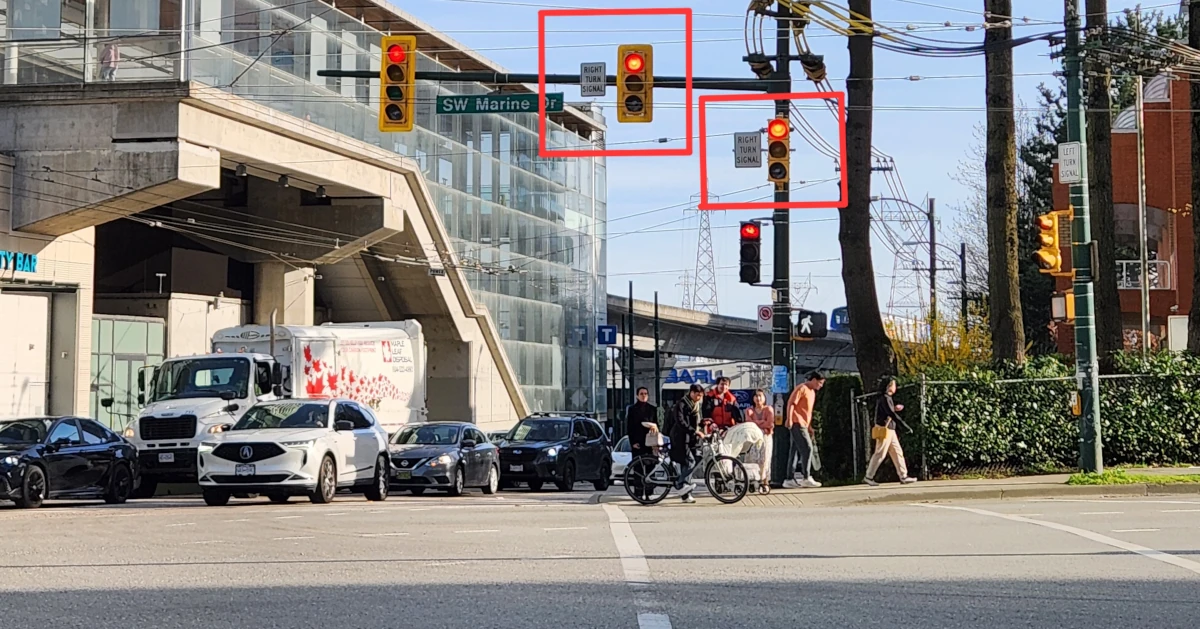 Regulatory Right Turn Signal sign and traffic light in British Columbia